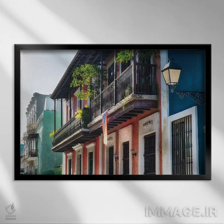 تابلو دکوراتیو خیابان قدیمی سن خوان در نور رمزآلود اثر جورج اوزه - نمای قابدار مشکی