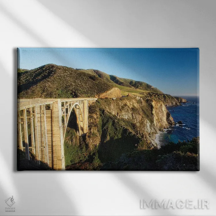 تابلو دکوراتیو نمای پانورامایی از خط ساحلی بیگ سور در پل بیکسبی، کالیفرنیا اثر جورج اوزه - نمای روبهرو روی دیوار