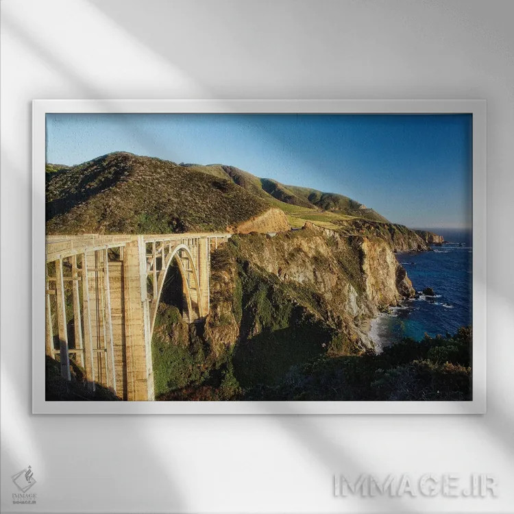 تابلو دکوراتیو نمای پانورامایی از خط ساحلی بیگ سور در پل بیکسبی، کالیفرنیا اثر جورج اوزه - نمای قابدار سفید