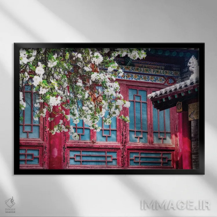 تابلو دکوراتیو درخت شکوفه دار در برابر ساختمان سنتی چینی، بیلین، شی آن، چین اثر جورج اوزه - نمای قابدار مشکی