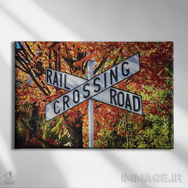 تابلوی قدیمی عبور راه آهن در روز پاییزی روشن اثر جورج اوزه - نمای روبهرو روی دیوار