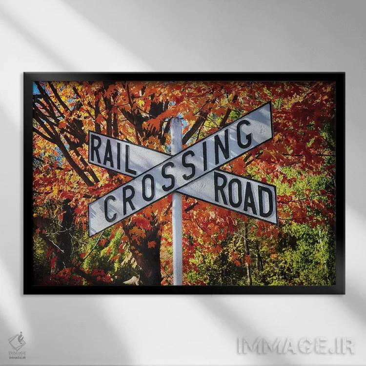 تابلوی قدیمی عبور راه آهن در روز پاییزی روشن اثر جورج اوزه - نمای قابدار مشکی