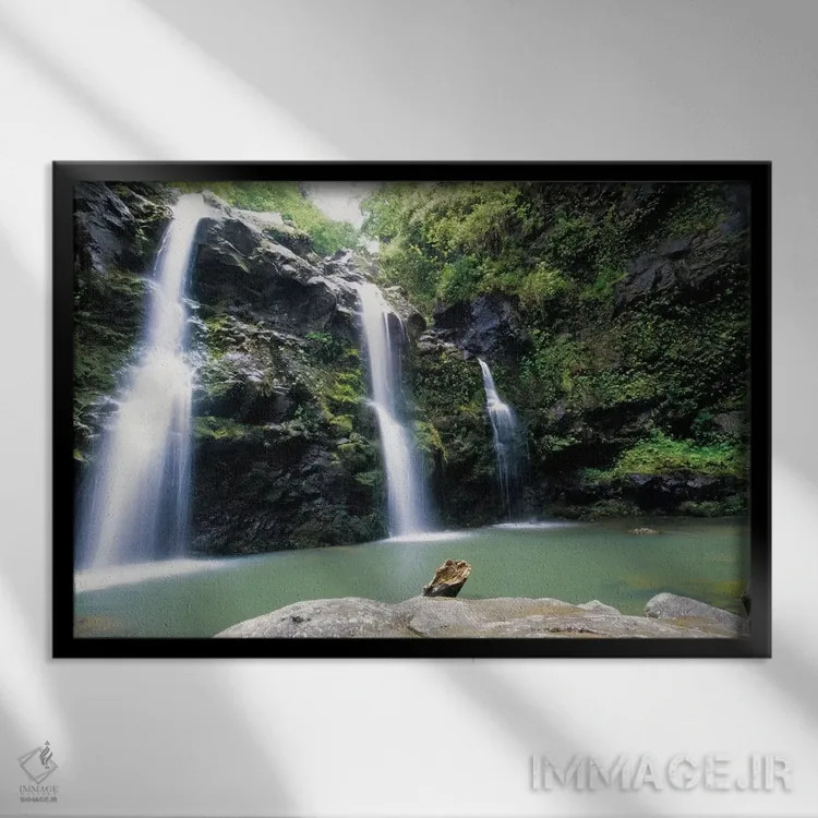 تابلو دکوراتیو آبشار وایکانی، مائوئی، هاوایی اثر جورج اوزه - نمای قابدار مشکی