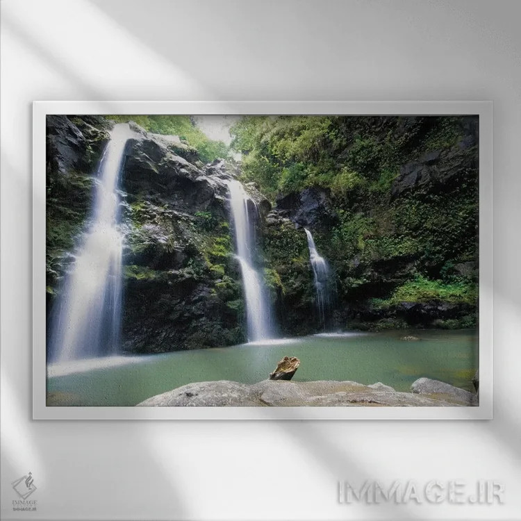 تابلو دکوراتیو آبشار وایکانی، مائوئی، هاوایی اثر جورج اوزه - نمای قابدار سفید