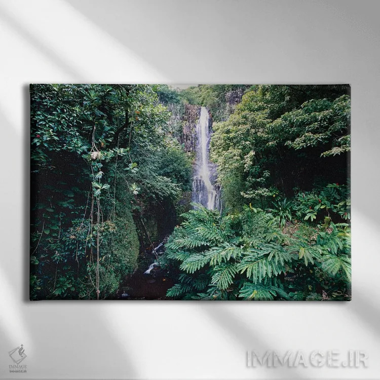 تابلو دکوراتیو آبشار وایلوآ بر مسیر هانا، مائوئی، هاوایی اثر جورج اوزه - نمای روبهرو روی دیوار