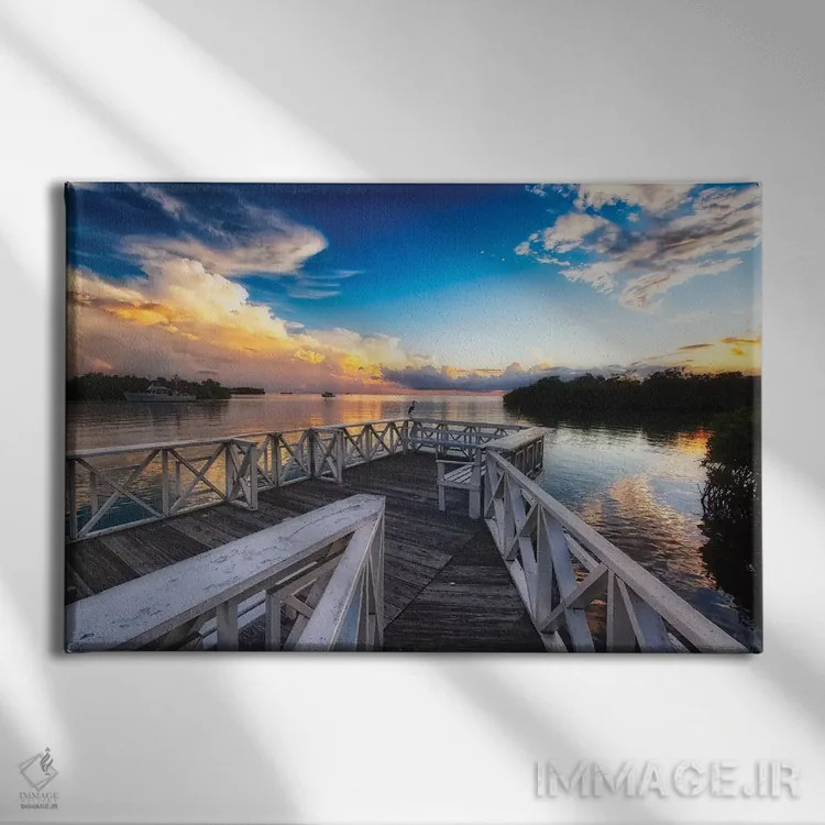 تابلو دکوراتیو اسکله چوبی با غروب، لا پارگرا، پورتوریکو اثر جورج اوزه - نمای روبهرو روی دیوار