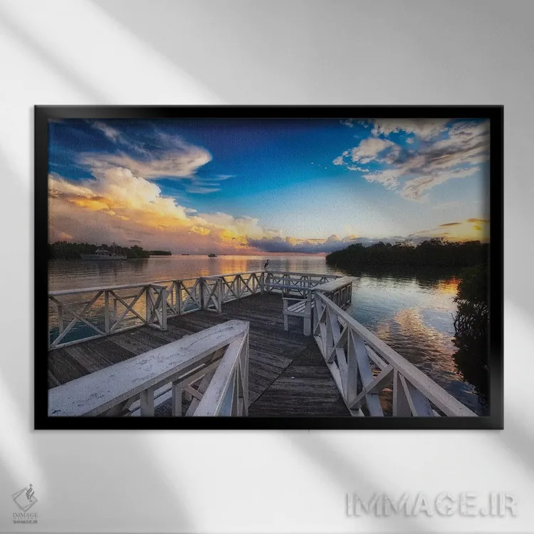 تابلو دکوراتیو اسکله چوبی با غروب، لا پارگرا، پورتوریکو اثر جورج اوزه - نمای قابدار مشکی