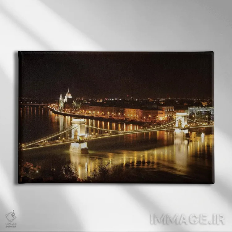 تابلو دکوراتیو منظره شبانه بوداپست با پل زنجیر و ساختمان پارلمان اثر جورج اوزه - نمای روبهرو روی دیوار