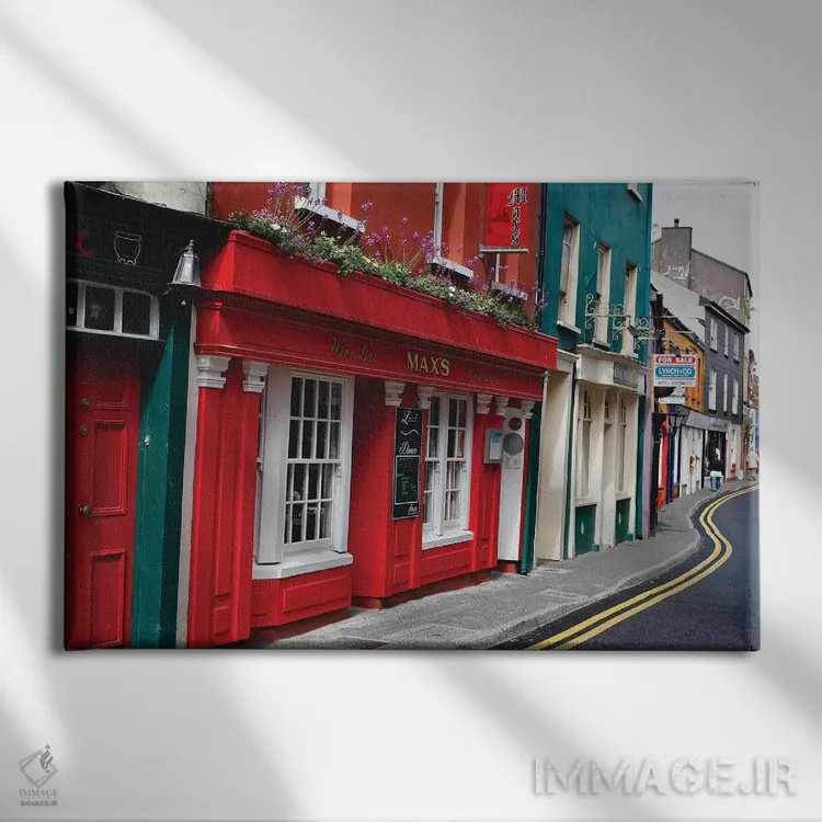 تابلو دکوراتیو خیابان باریک و رنگارنگ در کینسیل، شهرستان کورک، جمهوری ایرلند اثر جورج اوزه - نمای روبهرو روی دیوار