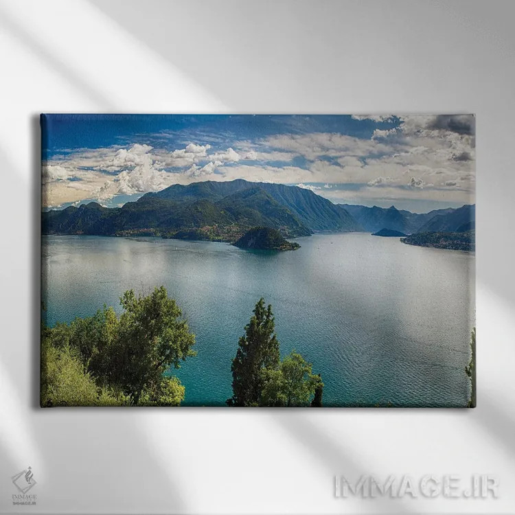 تابلو دکوراتیو نمای پانوراما از دریاچه کومو اثر جورج اوزه - نمای روبهرو روی دیوار