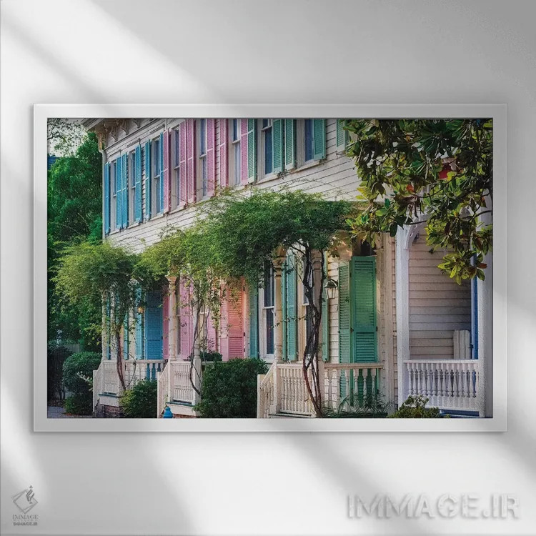 تابلو دکوراتیو خانه های تاریخی ردیفی رنگارنگ، ساوانا، جورجیا اثر جورج اوزه - نمای قابدار سفید