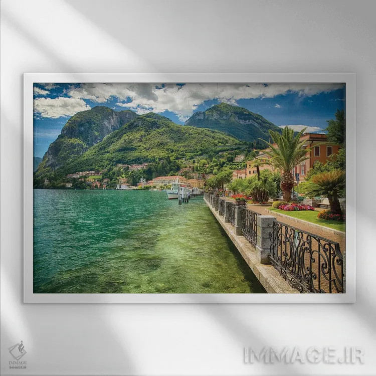 تابلو دکوراتیو نمای پیاده روی ساحلی، مناجیو، دریاچه کومو، لومباردی، ایتالیا اثر جورج اوزه - نمای قابدار سفید
