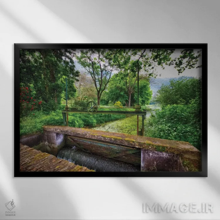 تابلو دکوراتیو قفل قدیمی بر جویبار نینفا، لاتینا، ایتالیا اثر جورج اوزه - نمای قابدار مشکی