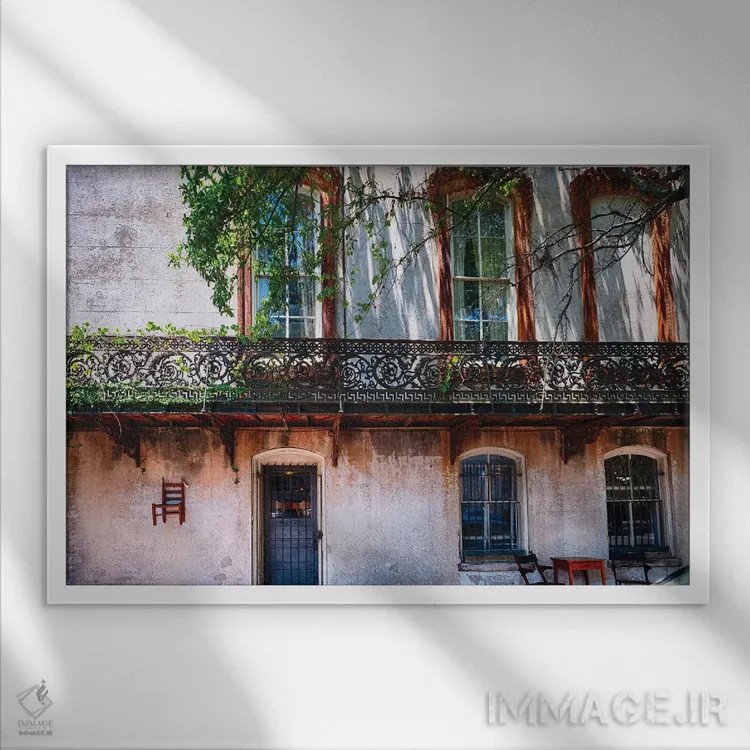 تابلو دکوراتیو خانه قدیمی با بالکن آهنی، ساوانا، جورجیا اثر جورج اوزه - نمای قابدار سفید