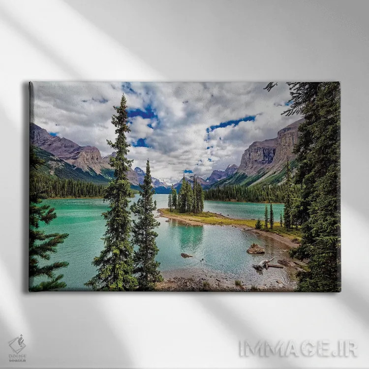 تابلو دکوراتیو نمای جزیره اسپیریت، دریاچه ملین، آلبرتا، کانادا اثر جورج اوزه - نمای روبهرو روی دیوار