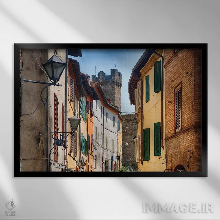تابلو دکوراتیو خیابانی در مونتالچینو با برج قلعه، توسکانی، ایتالیا اثر جورج اوزه - نمای قابدار مشکی