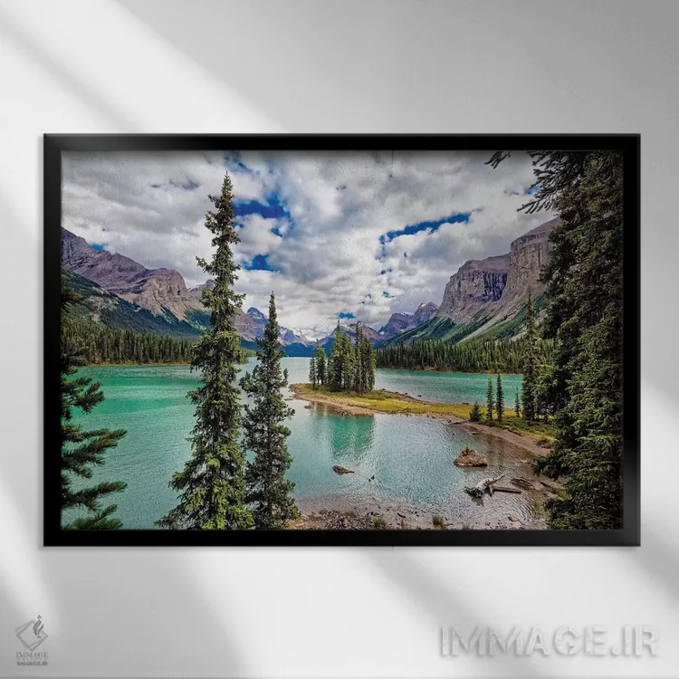 تابلو دکوراتیو نمای جزیره اسپیریت، دریاچه ملین، آلبرتا، کانادا اثر جورج اوزه - نمای قابدار مشکی