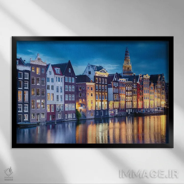 تابلو دکوراتیو آمستردام قدیمی در شب با کلیسای اووده، هلند اثر جورج اوزه - نمای قابدار مشکی