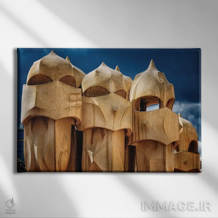 تابلو دکوراتیو دودکش های لا پیدررا، بارسلونا، کاتالونیا، اسپانیا اثر جورج اوزه - نمای روبهرو روی دیوار
