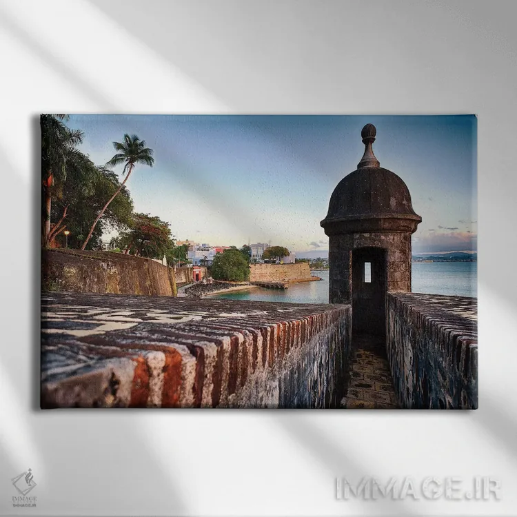 تابلو دکوراتیو دیوارها و دروازه شهر سن خوآن قدیم با برجک نگهبانی، پورتوریکو اثر جورج اوزه - نمای روبهرو روی دیوار