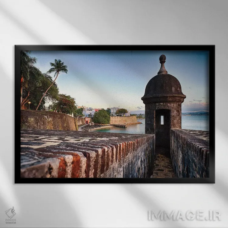 تابلو دکوراتیو دیوارها و دروازه شهر سن خوآن قدیم با برجک نگهبانی، پورتوریکو اثر جورج اوزه - نمای قابدار مشکی