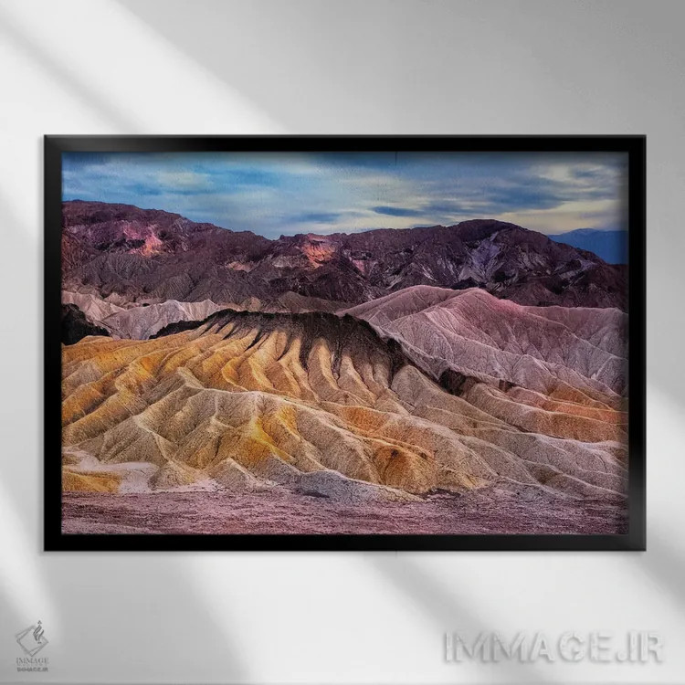 تابلو دکوراتیو کوه های فرسایش یافته در زابریسکی پوینت، دره مرگ، کالیفرنیا اثر جورج اوزه - نمای قابدار مشکی