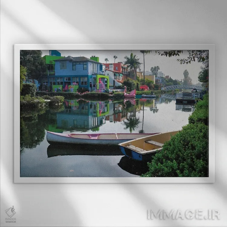 تابلو دکوراتیو صبح آرام در کانال ونیز، لس آنجلس اثر جورج اوزه - نمای قابدار سفید