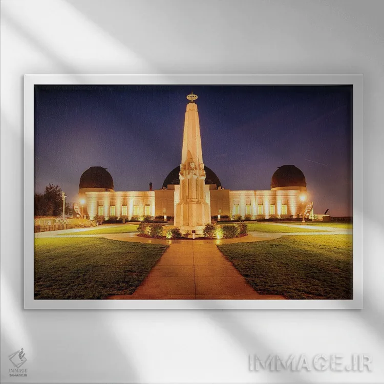 تابلو دکوراتیو رصدخانه گریفیت در شب، لس آنجلس، کالیفرنیا اثر جورج اوزه - نمای قابدار سفید