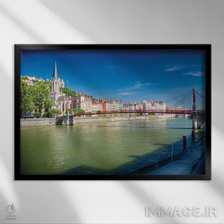 تابلو دکوراتیو پل پیاده روی بر رود سئون، لیون، فرانسه اثر جورج اوزه - نمای قابدار مشکی