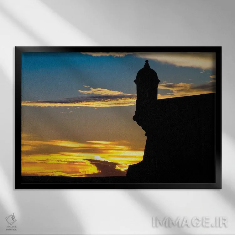 تابلو دکوراتیو سایه روشن دیوارهای قلعه ال مورو هنگام غروب، سن خوان قدیمی، پو… اثر جورج اوزه - نمای قابدار مشکی