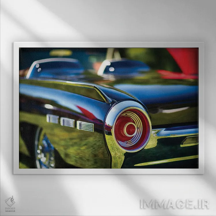 تابلو دکوراتیو جزئیات چراغ عقب فورد تاندربرد ۱۹۶۲ اثر جورج اوزه - نمای قابدار سفید