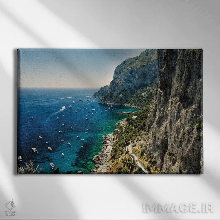 تابلو دکوراتیو ساحل صخره ای، مارینا پیکولا، کاپری، کامپانیا، ایتالیا اثر جورج اوزه - نمای روبهرو روی دیوار