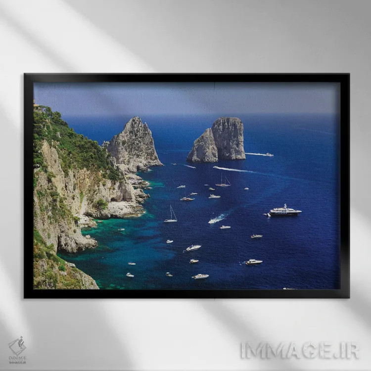 تابلو دکوراتیو ساحل کاپری در صخره های فارالیونی، کامپانیا، ایتالیا اثر جورج اوزه - نمای قابدار مشکی