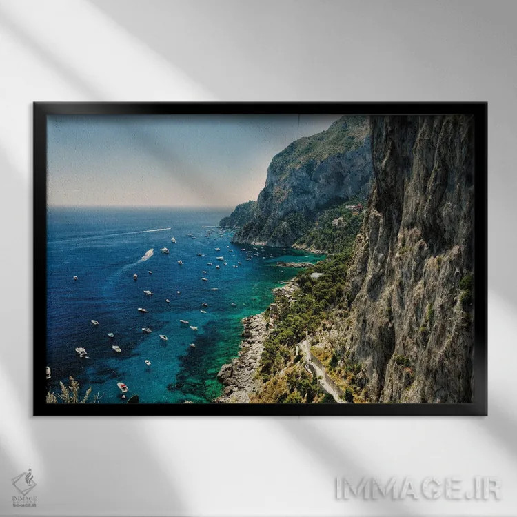 تابلو دکوراتیو ساحل صخره ای، مارینا پیکولا، کاپری، کامپانیا، ایتالیا اثر جورج اوزه - نمای قابدار مشکی