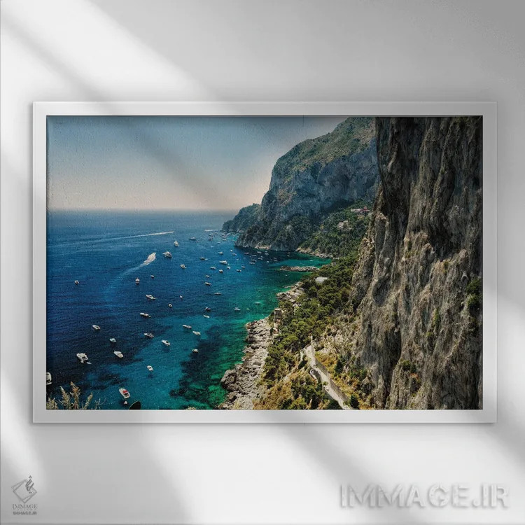 تابلو دکوراتیو ساحل صخره ای، مارینا پیکولا، کاپری، کامپانیا، ایتالیا اثر جورج اوزه - نمای قابدار سفید