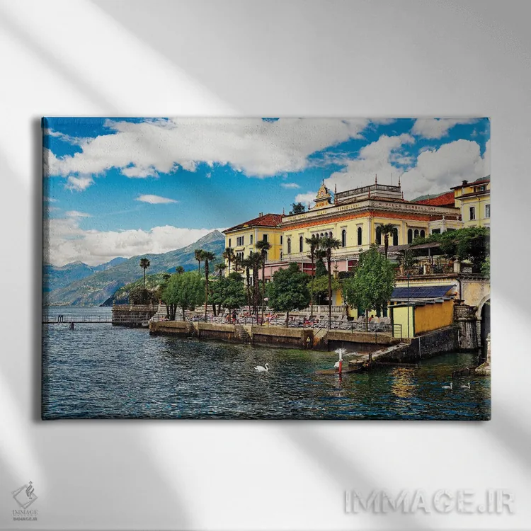 تابلو دکوراتیو نمای ساحل دریاچه با هتل، گرند هتل ویلا سربلونی، بلاجیو، دریاچ… اثر جورج اوزه - نمای روبهرو روی دیوار
