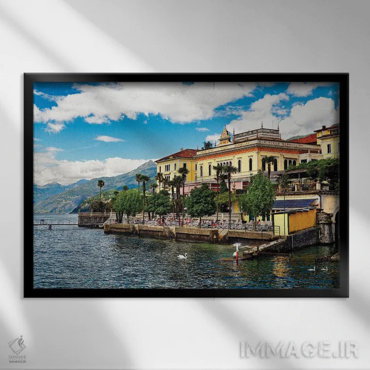 تابلو دکوراتیو نمای ساحل دریاچه با هتل، گرند هتل ویلا سربلونی، بلاجیو، دریاچ… اثر جورج اوزه - نمای قابدار مشکی