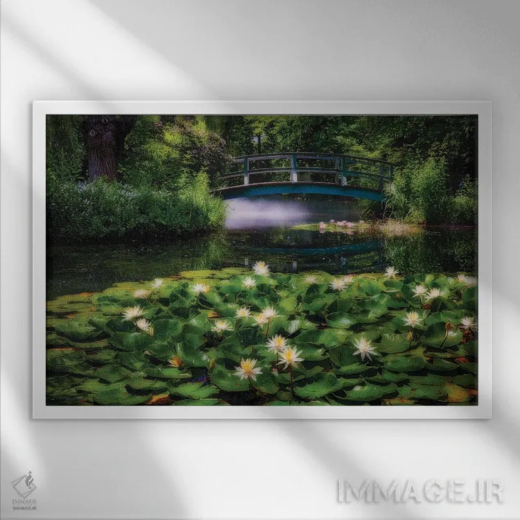 تابلو دکوراتیو برکه نیلوفر با پلک عبوری اثر جورج اوزه - نمای قابدار سفید