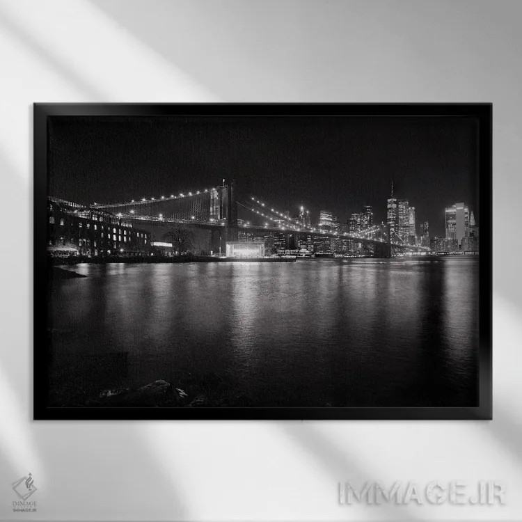 تابلو دکوراتیو پل بروکلین با منهتن پایین در شب، بروکلین، نیویورک اثر جورج اوزه - نمای قابدار مشکی