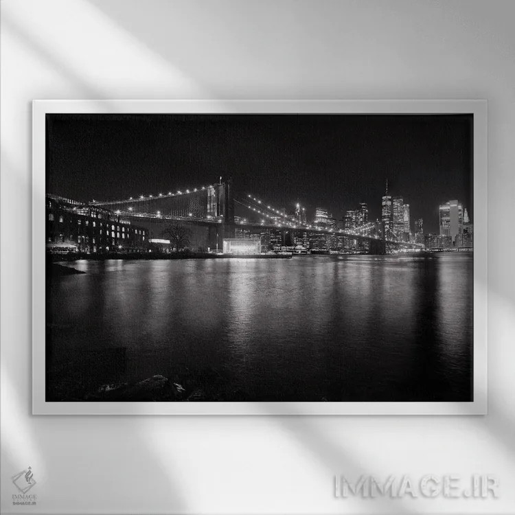 تابلو دکوراتیو پل بروکلین با منهتن پایین در شب، بروکلین، نیویورک اثر جورج اوزه - نمای قابدار سفید