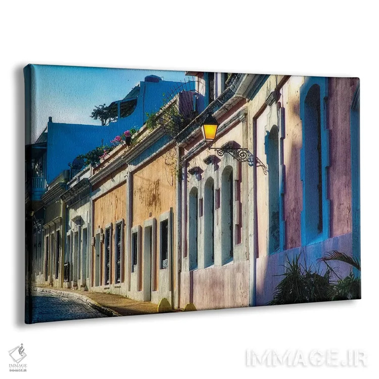 تابلو دکوراتیو خیابان سنگفرش با خانه های رنگی در نور بعدازظهر، سن خوان، پورت… اثر جورج اوزه - نمای پرسپکتیو محصول