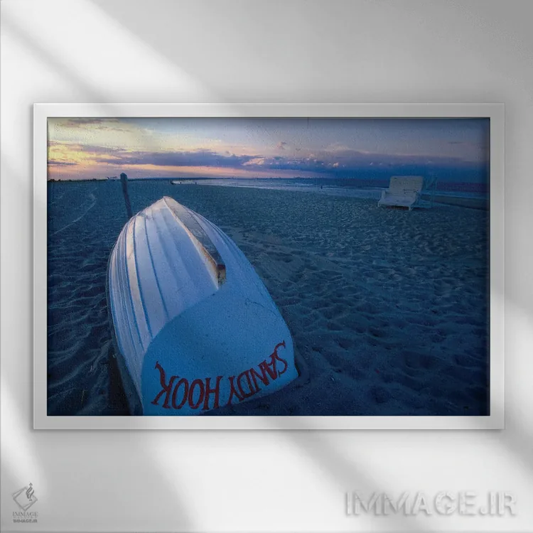 تابلو دکوراتیو قایق در ساحل نیوجرسی هنگام غروب، سندی هوک اثر جورج اوزه - نمای قابدار سفید