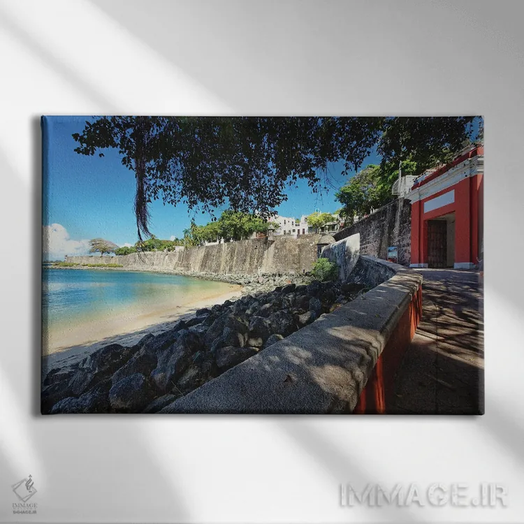 تابلو دکوراتیو نمای دروازه شهری سن خوان قدیمی، پورتوریکو اثر جورج اوزه - نمای روبهرو روی دیوار