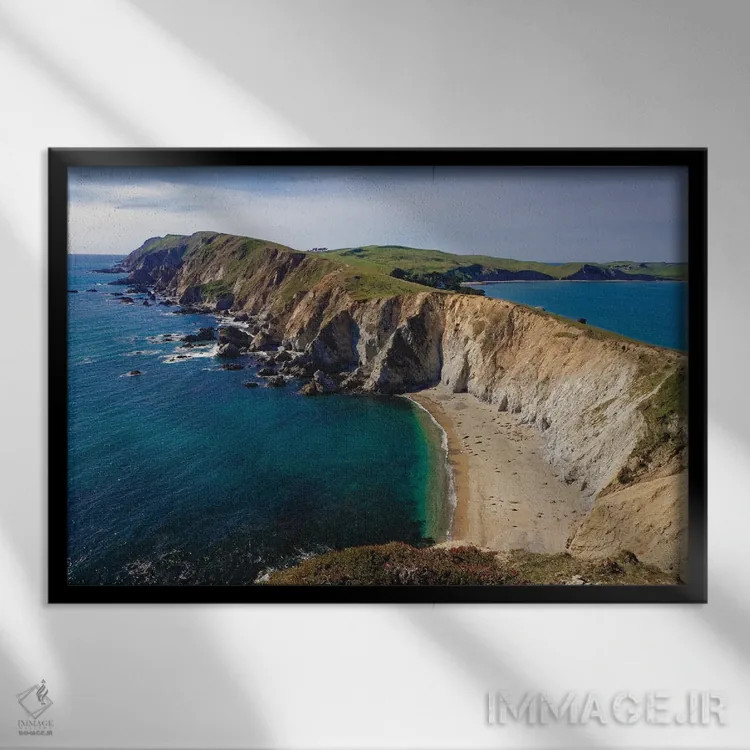 تابلو دکوراتیو صخره چمنی راک، ساحل ملی پوینت ریس، کالیفرنیا اثر جورج اوزه - نمای قابدار مشکی