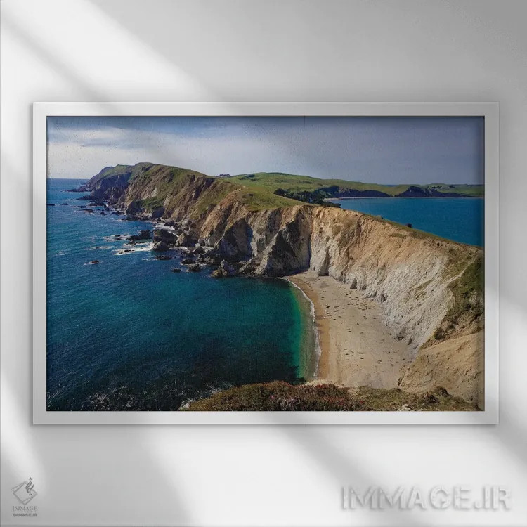 تابلو دکوراتیو صخره چمنی راک، ساحل ملی پوینت ریس، کالیفرنیا اثر جورج اوزه - نمای قابدار سفید