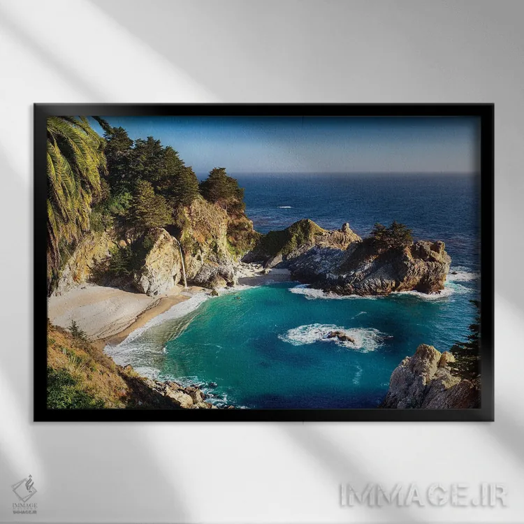 تابلو دکوراتیو خلیجچه کوچک با آبشار، مک وی کریک، بیگ سور، کالیفرنیا اثر جورج اوزه - نمای قابدار مشکی