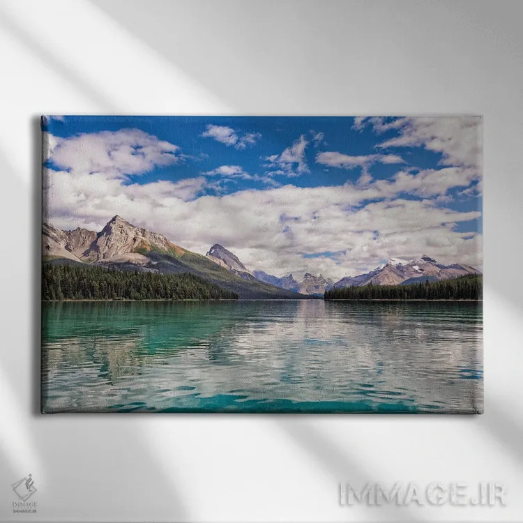 تابلو دکوراتیو دریاچه ای احاطه شده با کوه ها، دریاچه مالاین، پارک ملی جاسپر… اثر جورج اوزه - نمای روبهرو روی دیوار