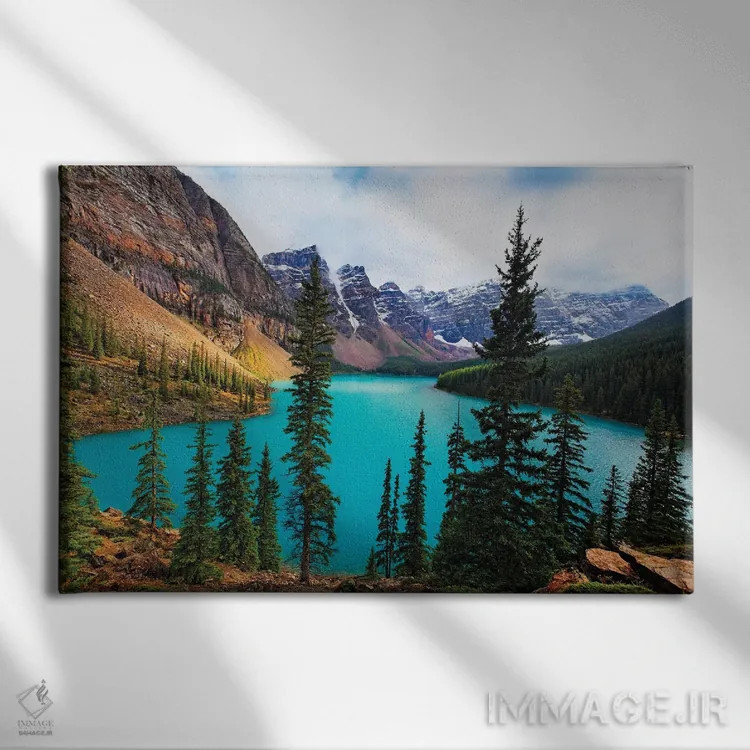 تابلو دکوراتیو دریاچه مورین، دره ده قله، آلبرتا، کانادا اثر جورج اوزه - نمای روبهرو روی دیوار