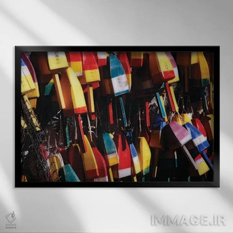 تابلو دکوراتیو نمایش بویه های خرچنگ رنگی در مین اثر جورج اوزه - نمای قابدار مشکی