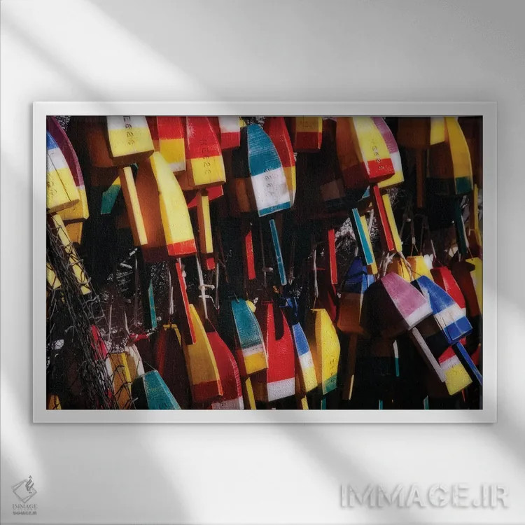 تابلو دکوراتیو نمایش بویه های خرچنگ رنگی در مین اثر جورج اوزه - نمای قابدار سفید